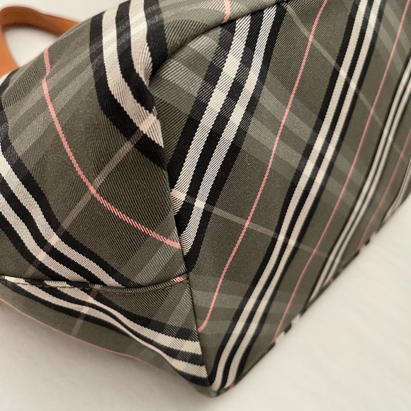 Burberry Blue Label Reversible - Picture 6 of 14